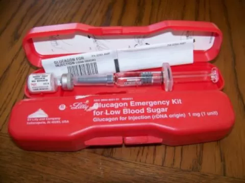 Kit glucagón de emergencias para la hipoglucemia severa Kit glucagón de emergencias para la hipoglucemia severa